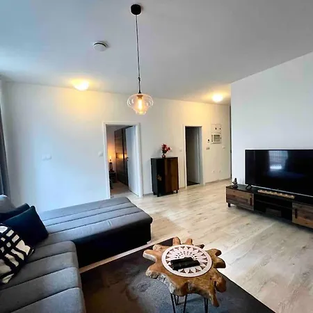 Amazing Large 2,5rooms With Terrace And Parking! *